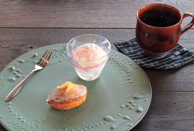 地元食材で作るスイーツと 石臼コーヒーでほっと一息