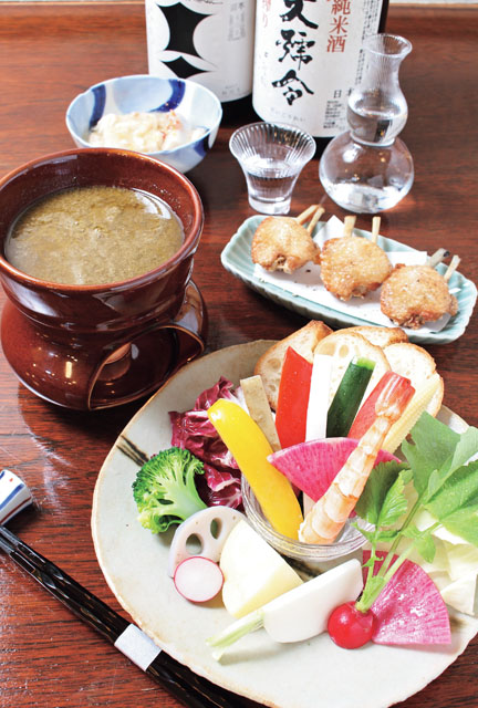 カニみその風味が生きた バーニャカウダは必食！