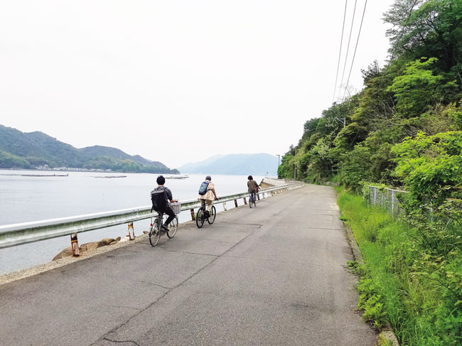 瀬戸内の島でサイクリングをしながら謎を解く