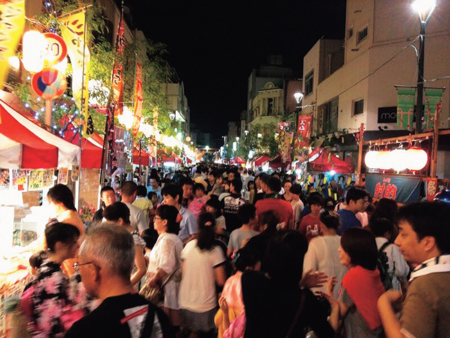 土曜の夜は駅前へ！ 夏を満喫しよう