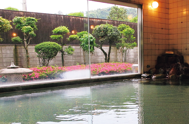 県が誇る良質な温泉とたこ飯に注目の穴場宿で過ごす夏 《湯野温泉エリア／夏たび案内》