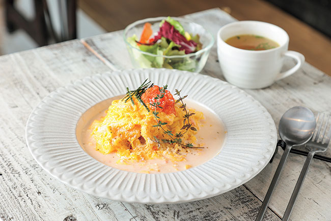 ふわとろの半熟卵と 明太子のうま味がマッチ