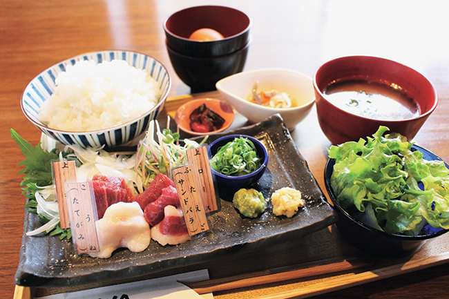 本場・熊本から直送された 新鮮な馬刺しを定食で！