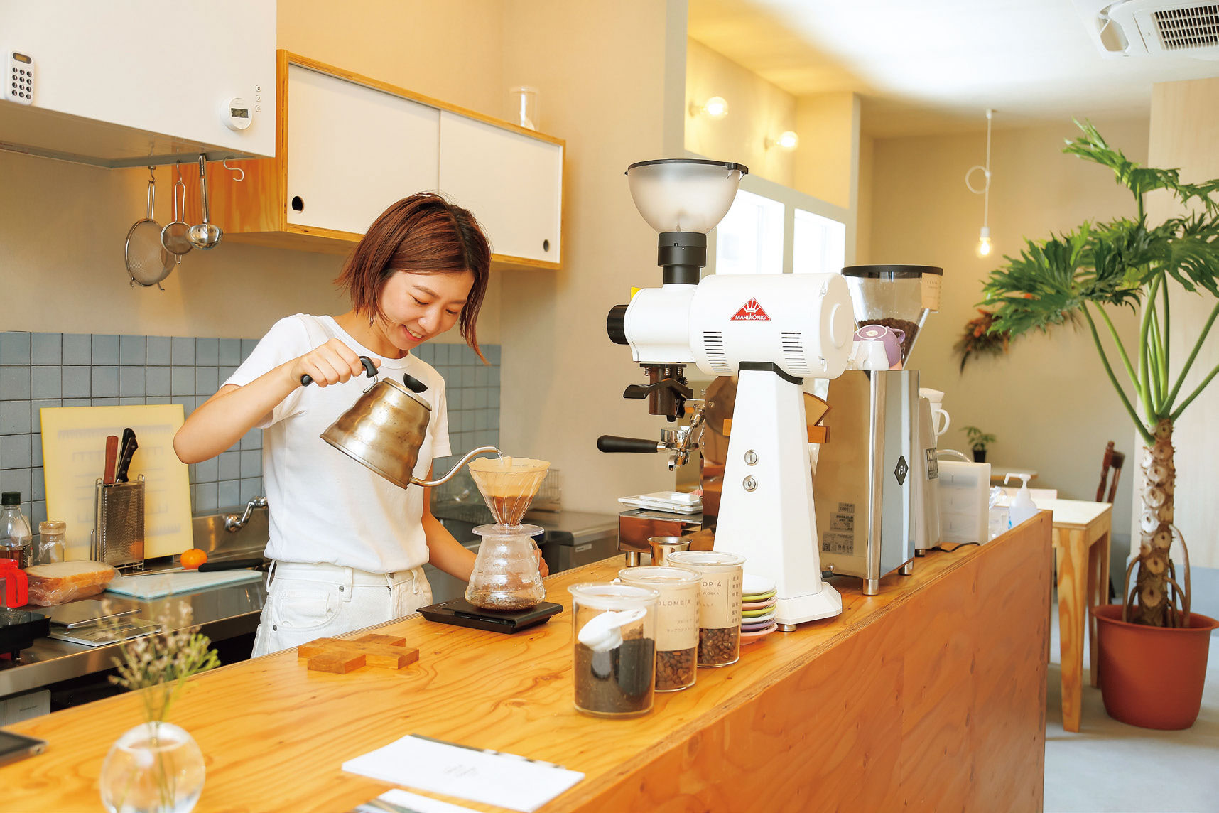 朝ごはんや焼き菓子と共にスペシャルティコーヒーを