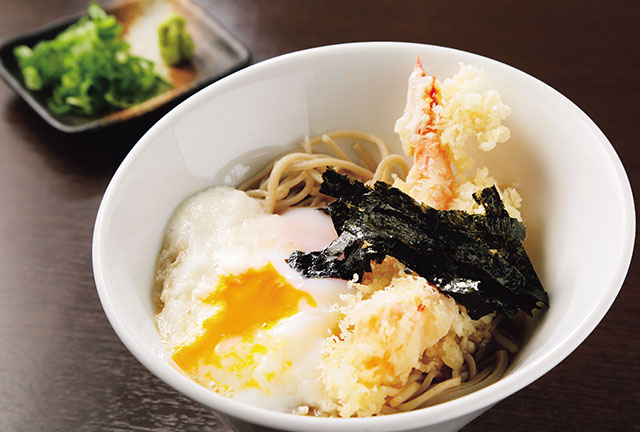 自然豊かなそばの里で夏限定の一杯を味わう