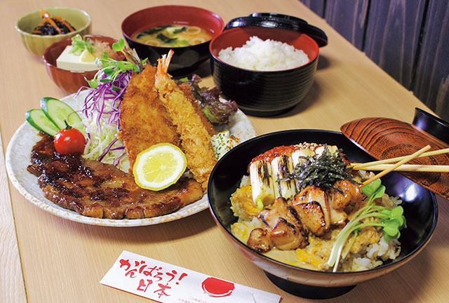 備長炭で焼いた肉を定食や串焼きで味わって