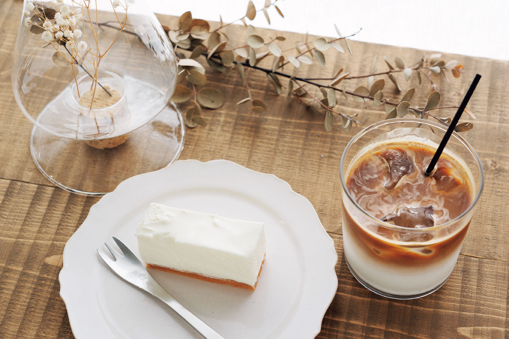 カフェラテ＆おやつで至福のカフェタイムを！