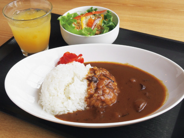 甘くて辛いが癖になる 特製カレーを召し上がれ