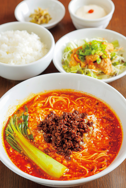 深いコクと刺激のトリコ！自家製ラー油の担々麺