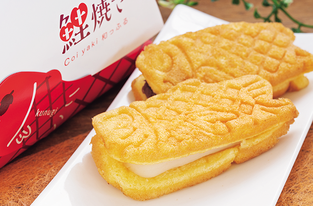 ぎゅうひ＆あん入りワッフル 新名物「鯉焼き」誕生！