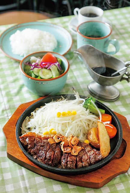 憩いの喫茶店で味わう食べ応え◎の牛ステーキ