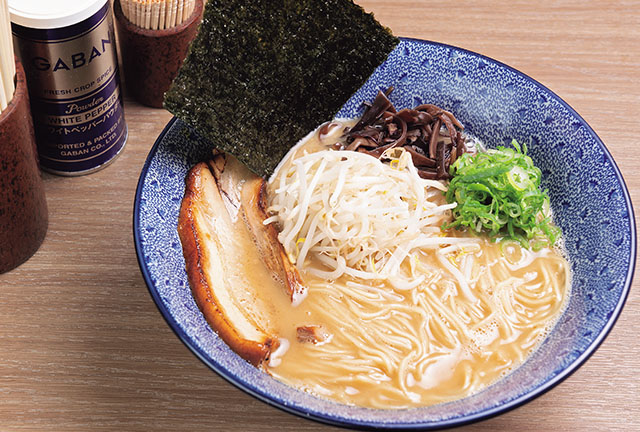 豚骨醤油ラーメンとあいがけカレーを求めて